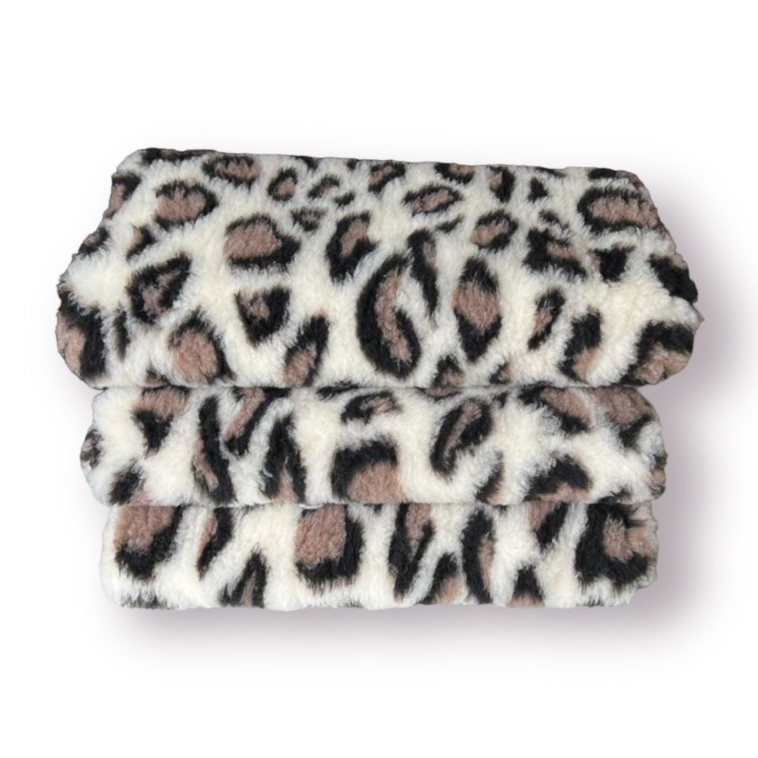 Vetbed: Leopardprint, hvid bund